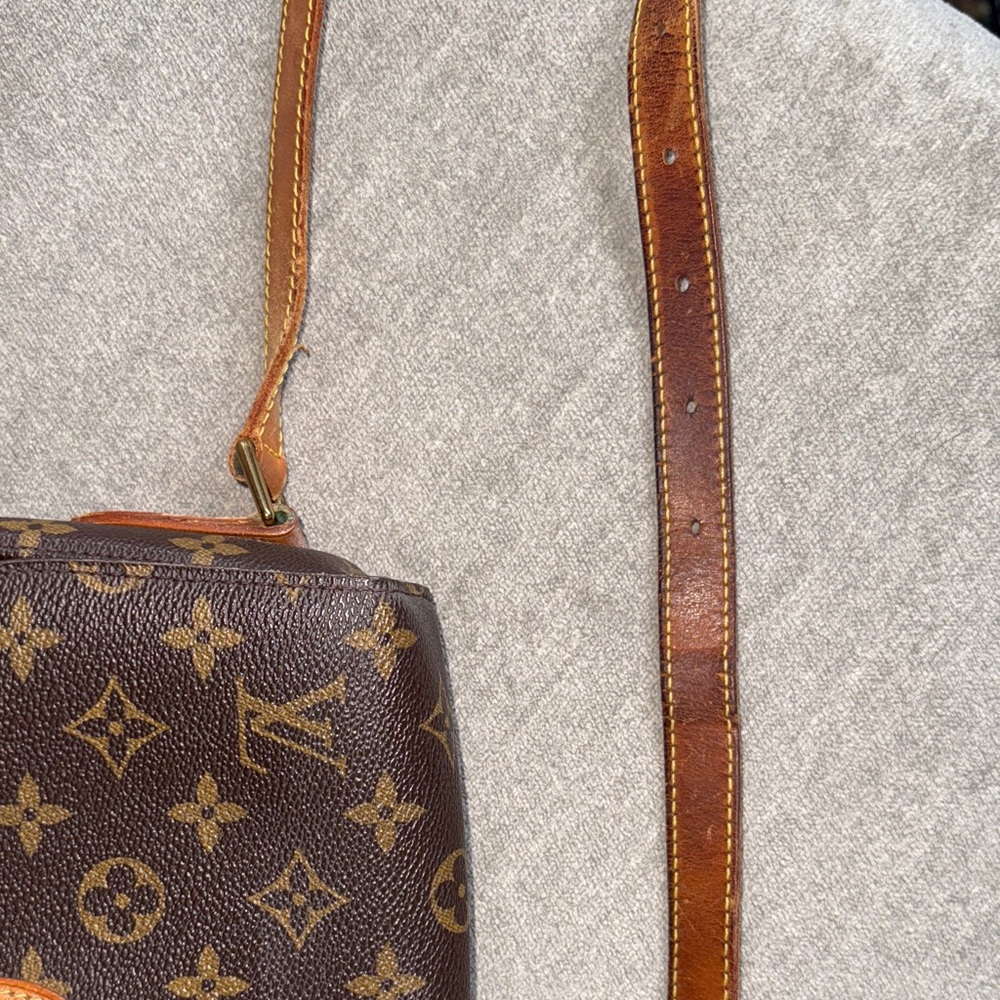Louis Vuitton vintage Saint Cloud Monogram Crossbody Bag - Picture 10 of 13
